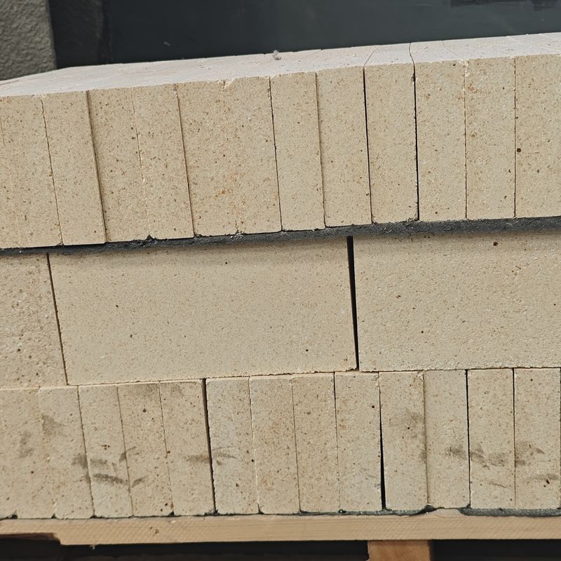 Good Slag Resistance Fire Clay Brick 1650℃ High Alumina Refractory Insulation Bricks For Carbide Alloy And Lithium Battery Cathode